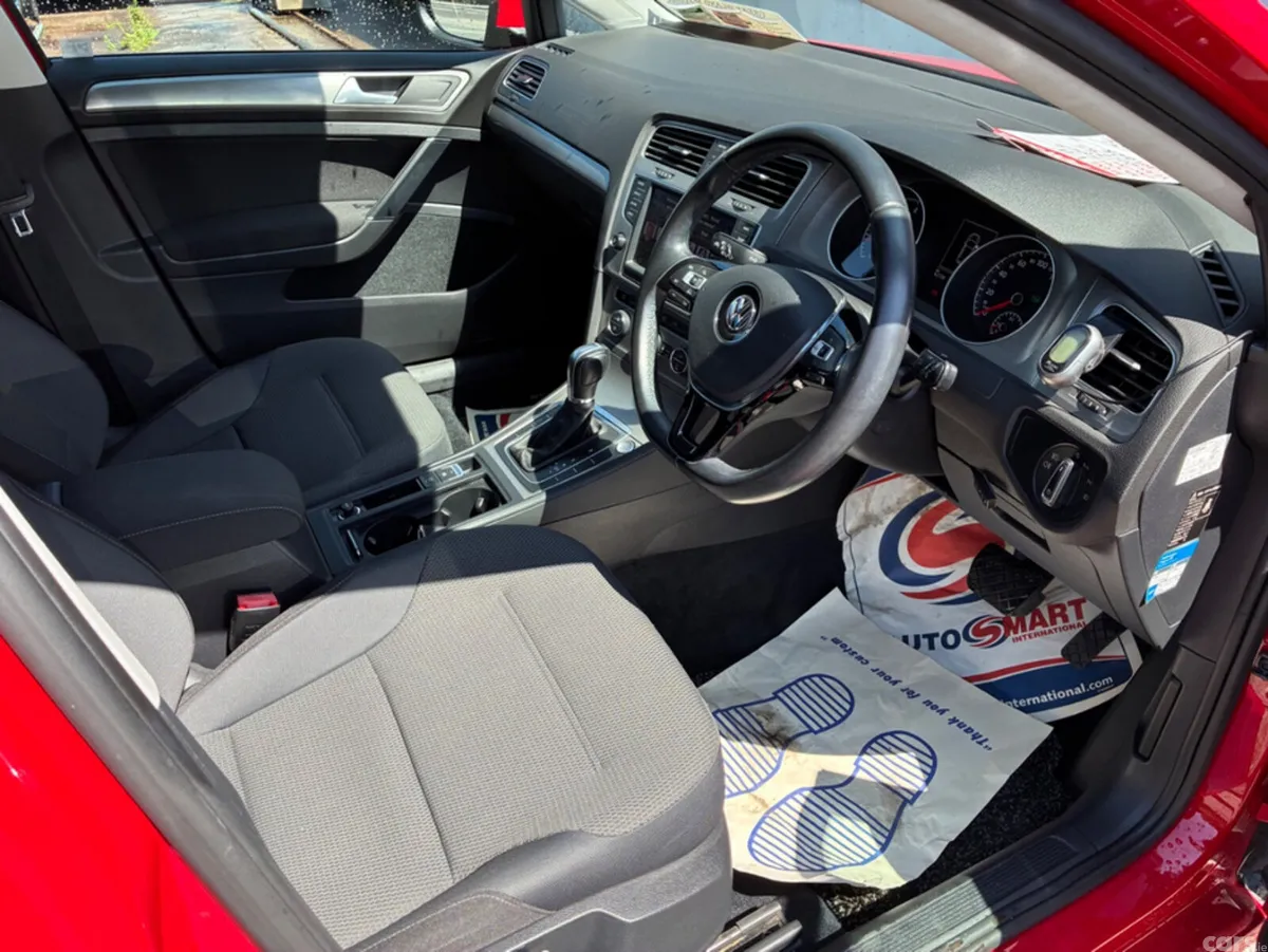 Volkswagen Golf Hatchback, Petrol, 2017, Red