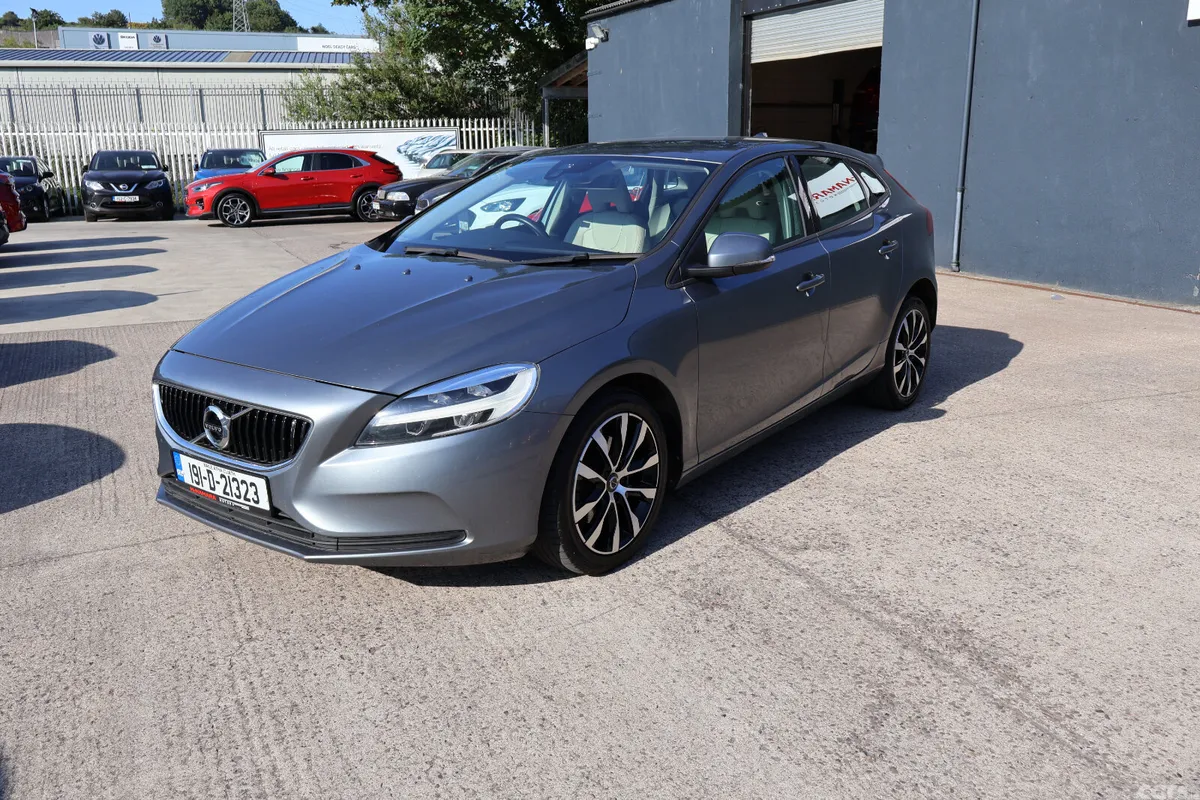 Volvo V40 Estate, Diesel, 2019, Grey