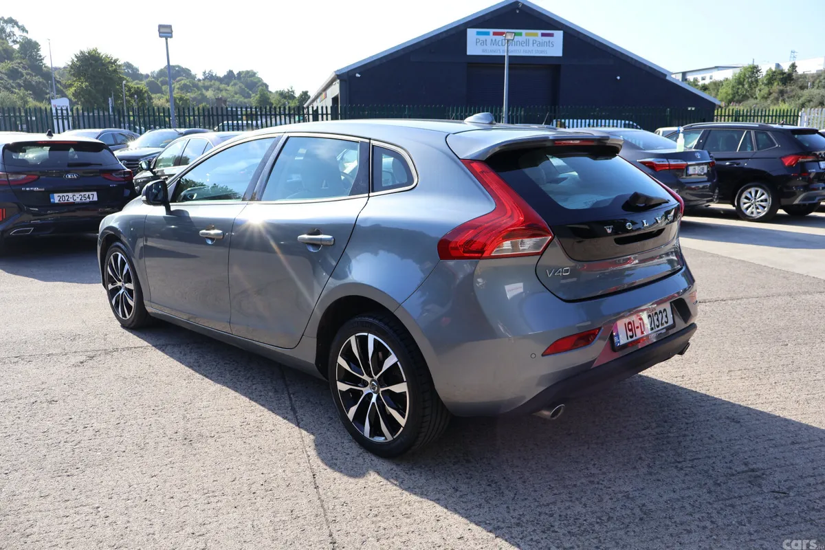 Volvo V40 Estate, Diesel, 2019, Grey