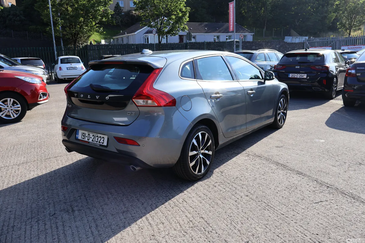 Volvo V40 Estate, Diesel, 2019, Grey