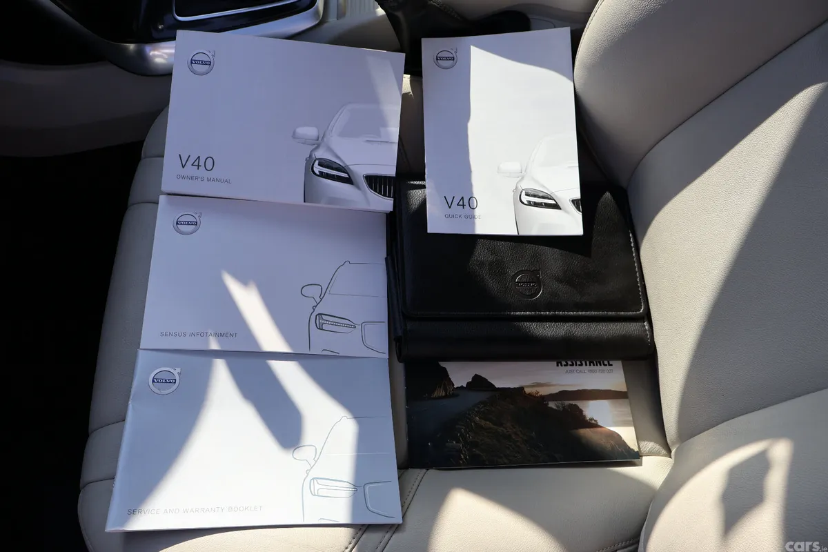 Volvo V40 Estate, Diesel, 2019, Grey