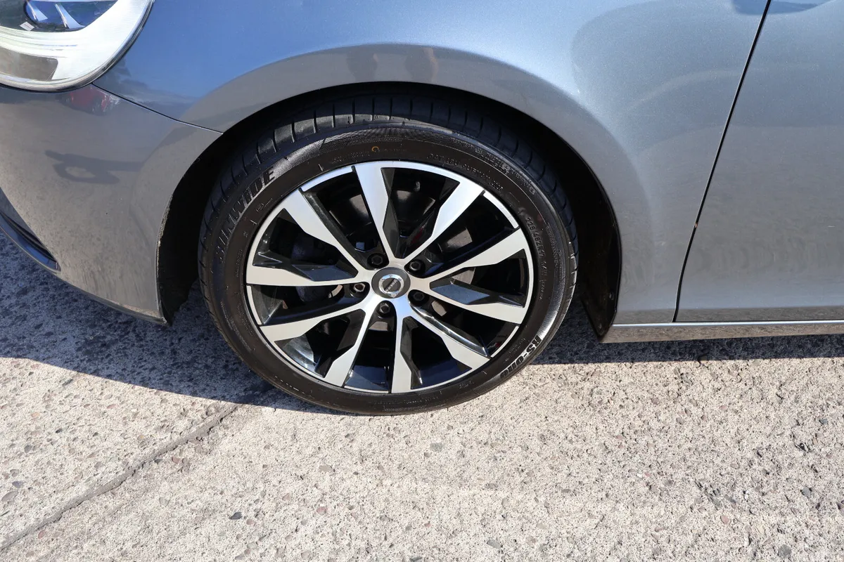 Volvo V40 Estate, Diesel, 2019, Grey