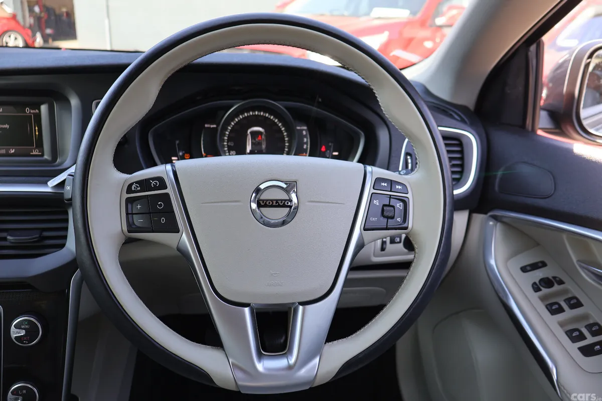 Volvo V40 Estate, Diesel, 2019, Grey