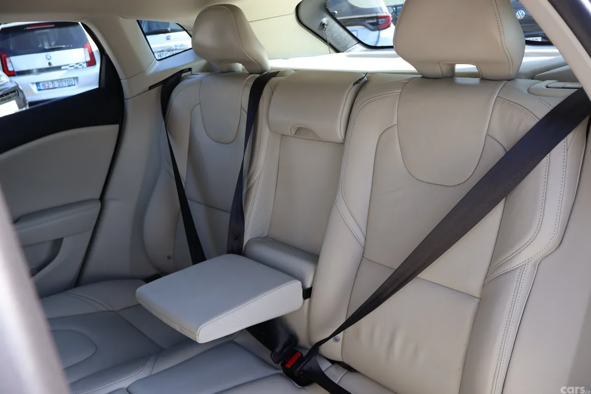 Volvo V40 Estate, Diesel, 2019, Grey