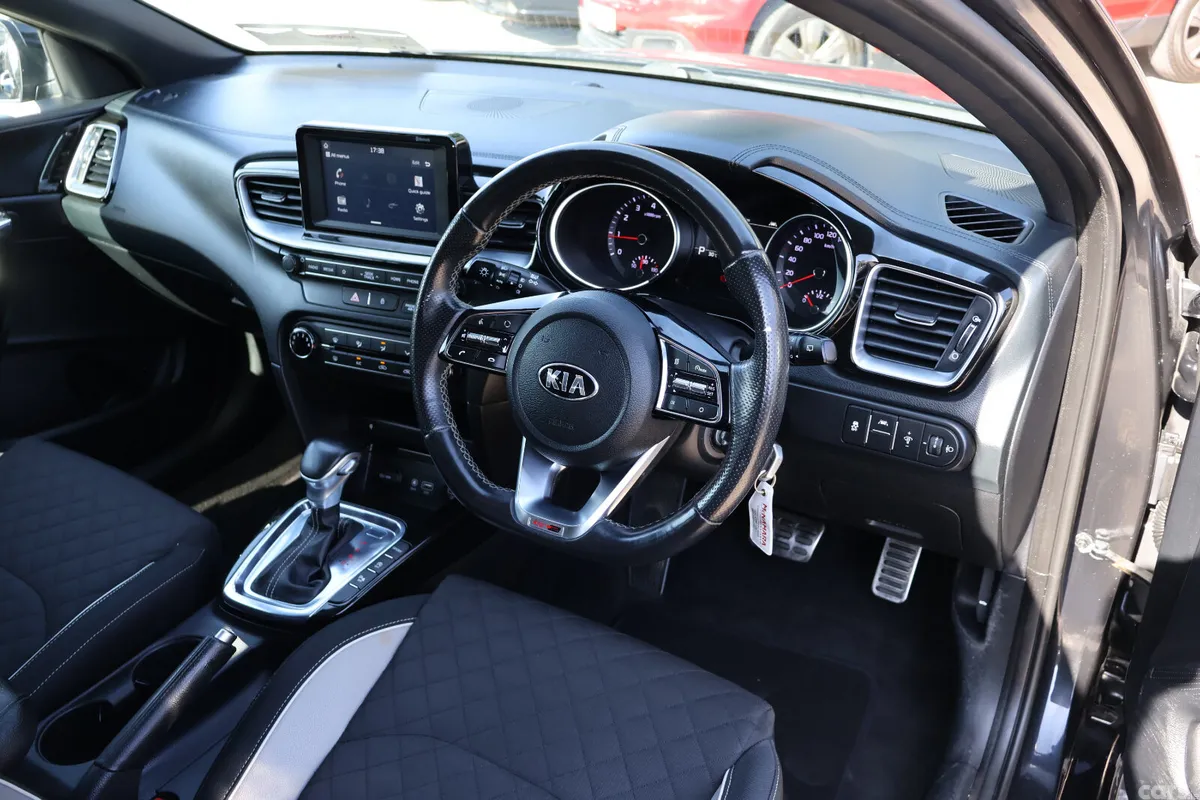Kia Ceed Hatchback, Petrol, 2020, Black