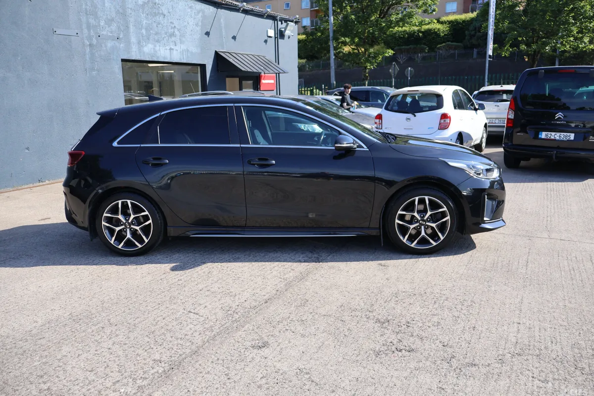 Kia Ceed Hatchback, Petrol, 2020, Black