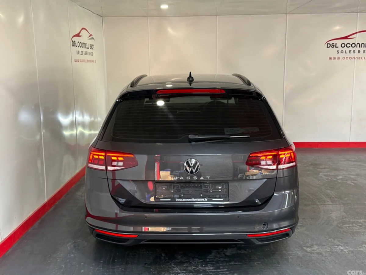 Volkswagen Passat Estate, Diesel, 2023, Grey