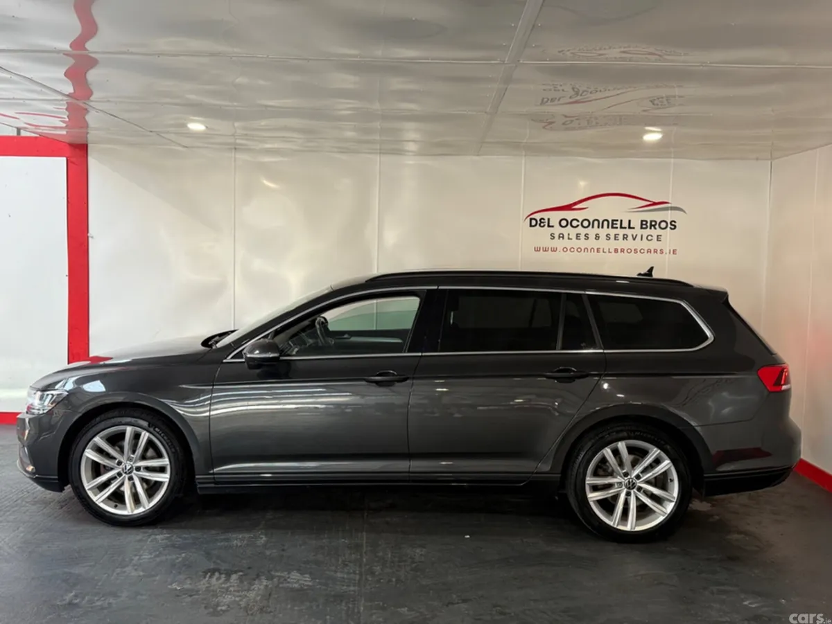Volkswagen Passat Estate, Diesel, 2023, Grey