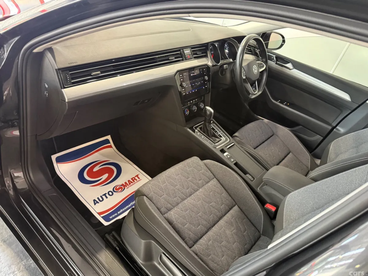 Volkswagen Passat Estate, Diesel, 2023, Grey