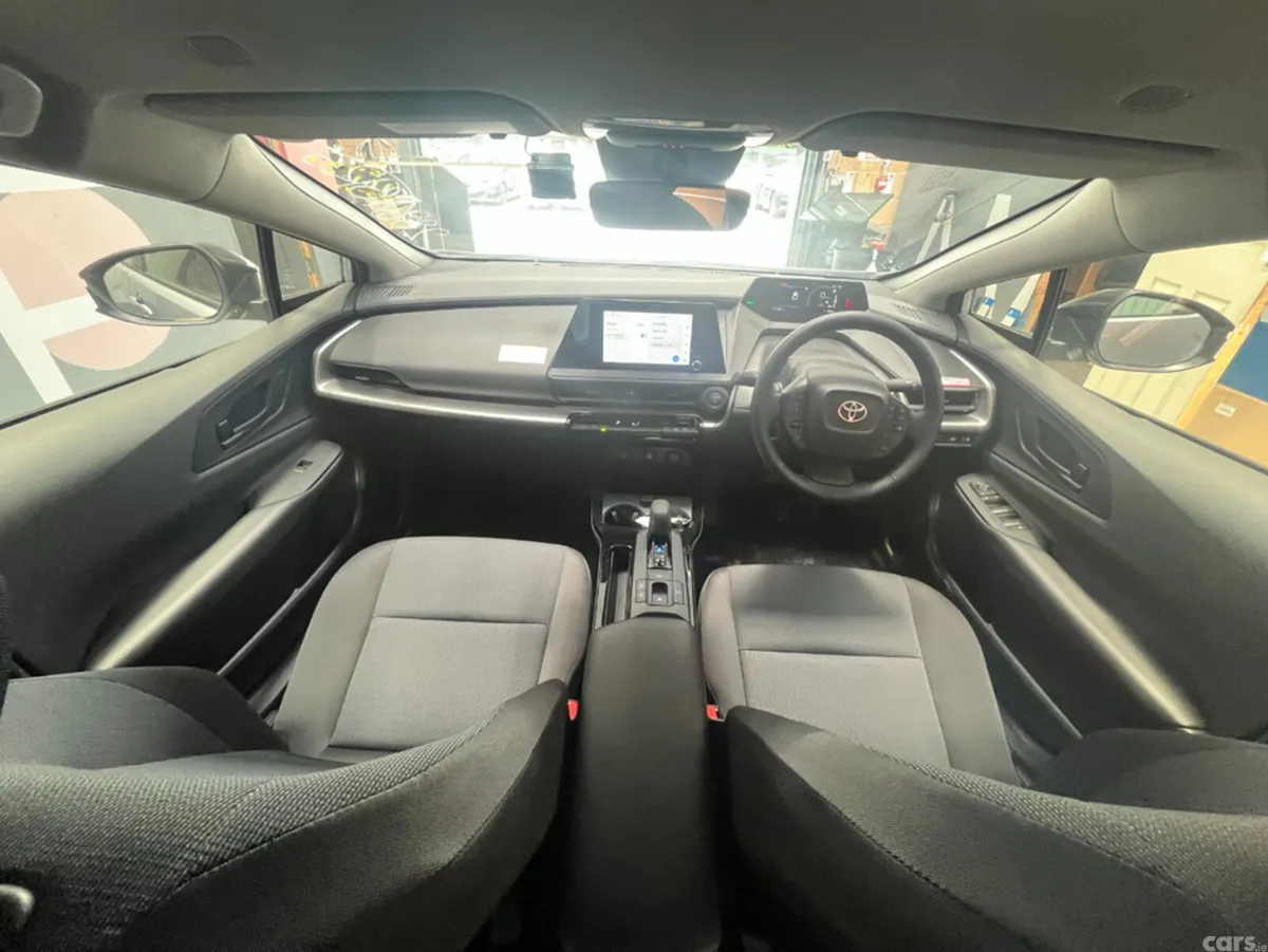 Toyota Prius Estate, Petrol, 2025, Silver