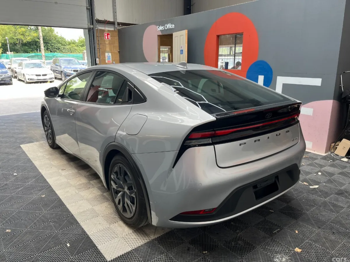 Toyota Prius Estate, Petrol, 2025, Silver