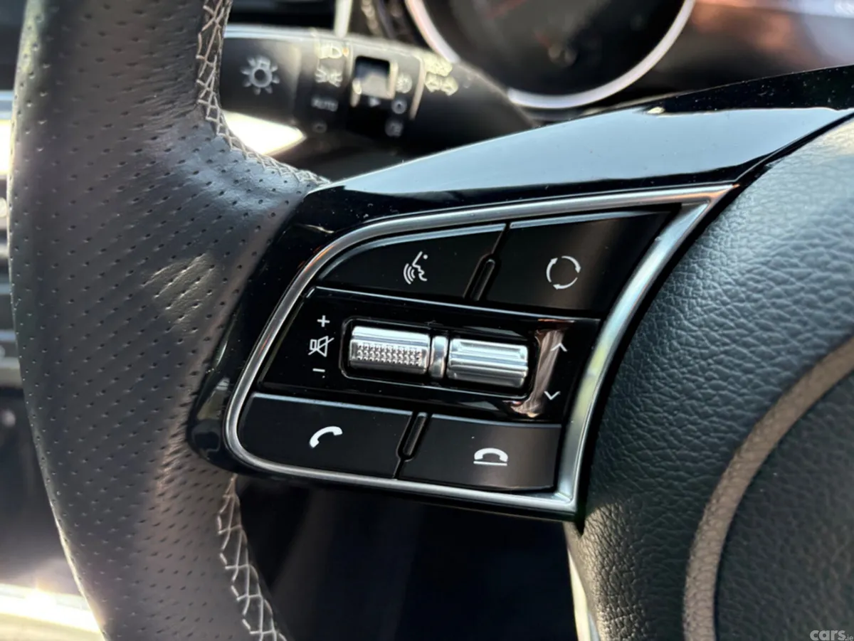 Kia Ceed Hatchback, Petrol, 2022, Red