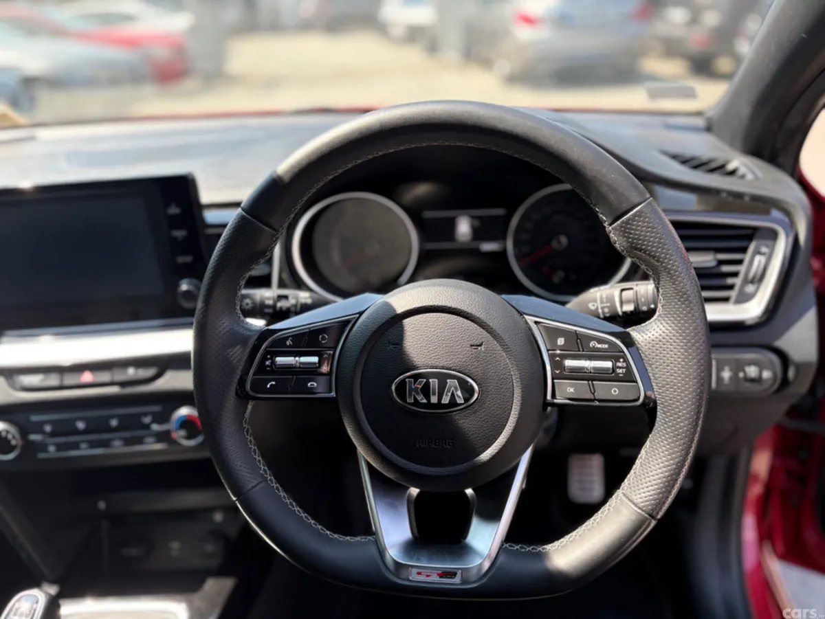 Kia Ceed Hatchback, Petrol, 2022, Red