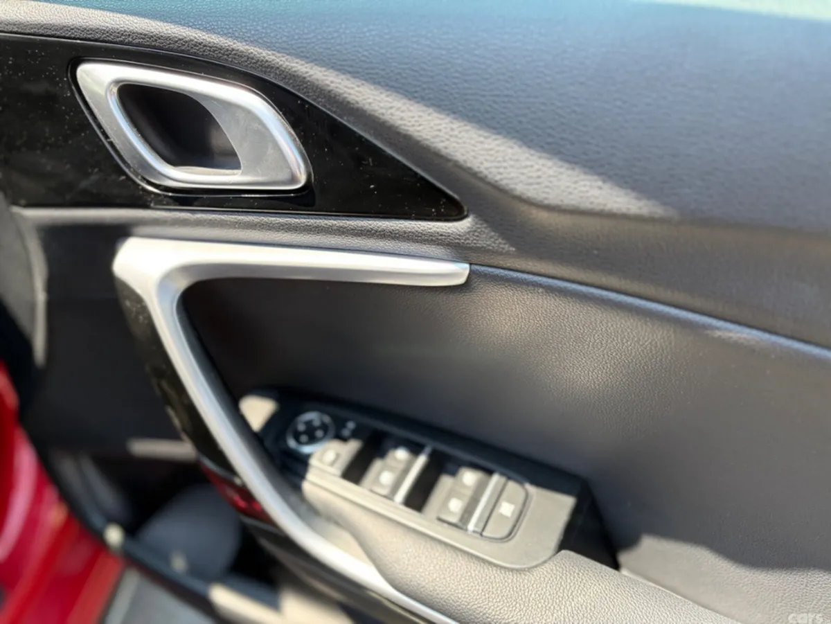 Kia Ceed Hatchback, Petrol, 2022, Red