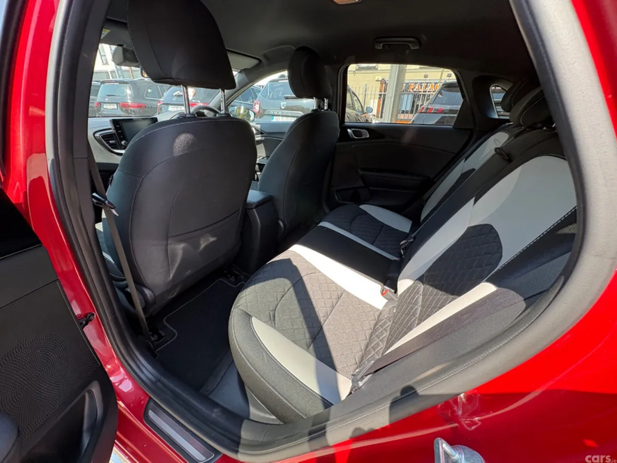 Kia Ceed Hatchback, Petrol, 2022, Red