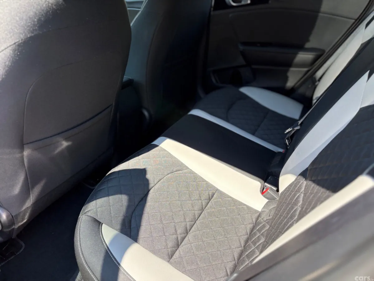 Kia Ceed Hatchback, Petrol, 2022, Red