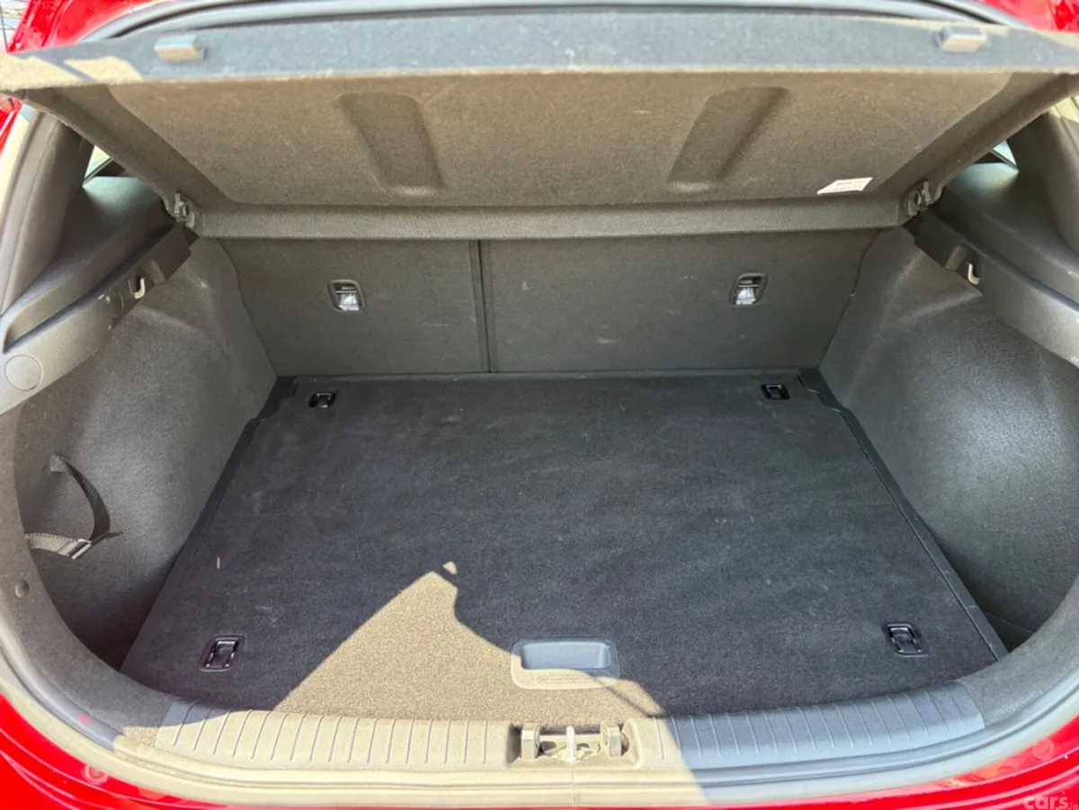 Kia Ceed Hatchback, Petrol, 2022, Red