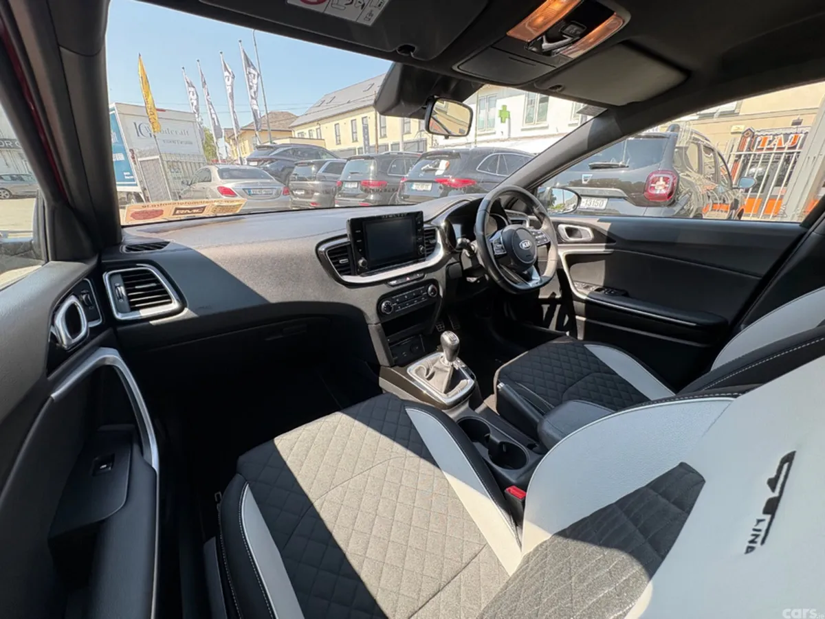 Kia Ceed Hatchback, Petrol, 2022, Red