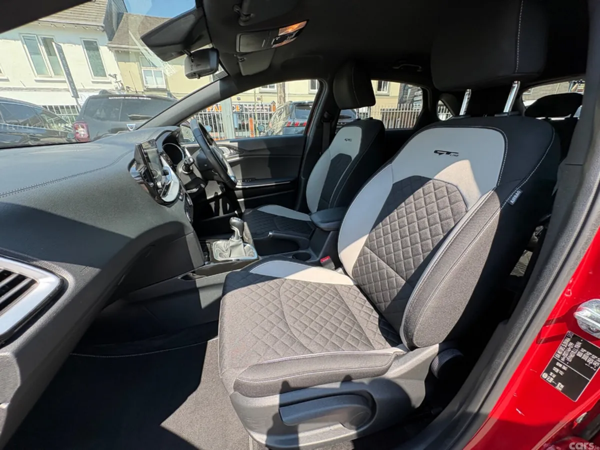 Kia Ceed Hatchback, Petrol, 2022, Red