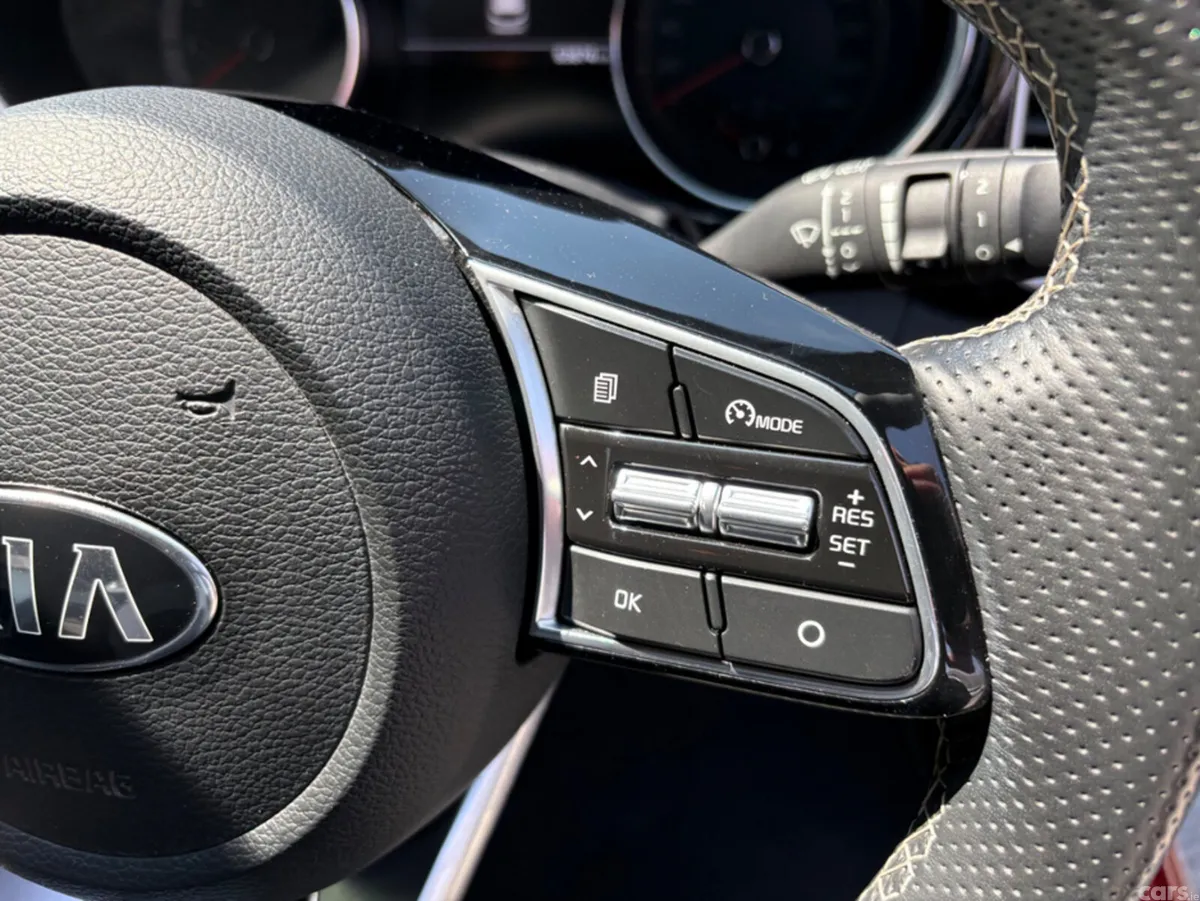 Kia Ceed Hatchback, Petrol, 2022, Red