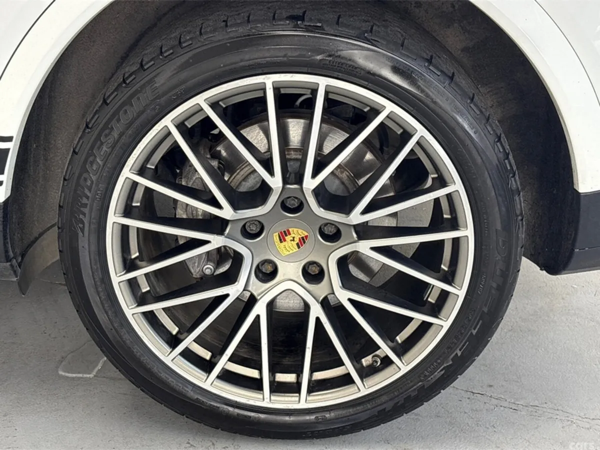 Porsche Cayenne MPV, Petrol Hybrid, 2023, White