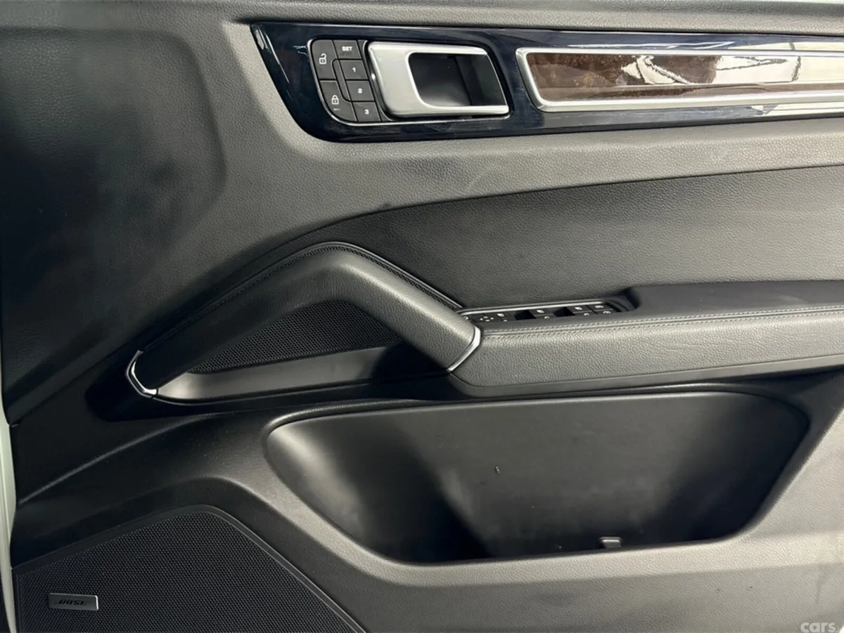 Porsche Cayenne MPV, Petrol Hybrid, 2023, White