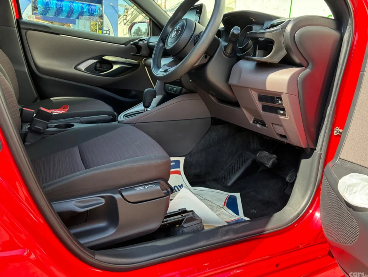 Toyota Yaris Hatchback, Petrol Hybrid, 2020, Red