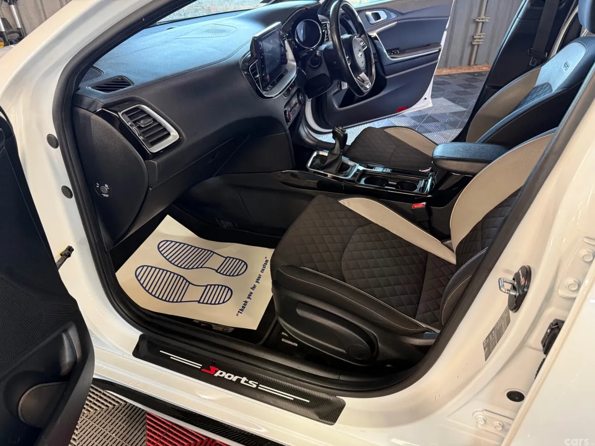 Kia Ceed Hatchback, Diesel, 2021, White