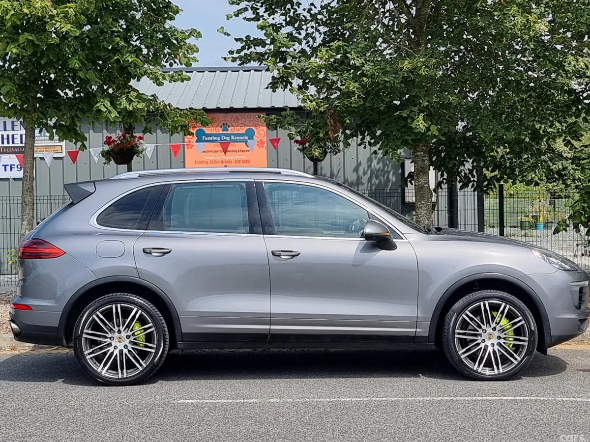 Porsche Cayenne SUV, Petrol Plug-in Hybrid, 2015, Grey