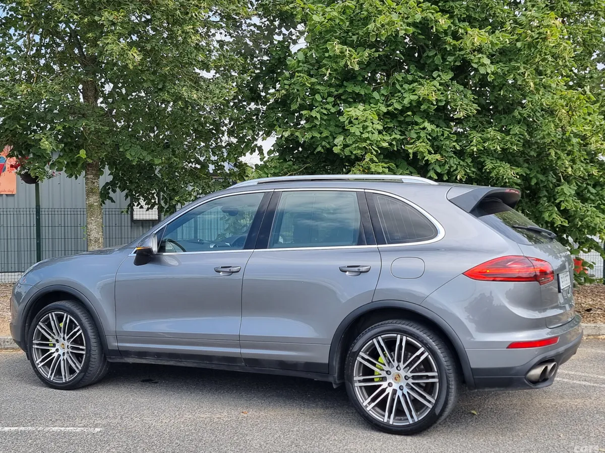 Porsche Cayenne SUV, Petrol Plug-in Hybrid, 2015, Grey