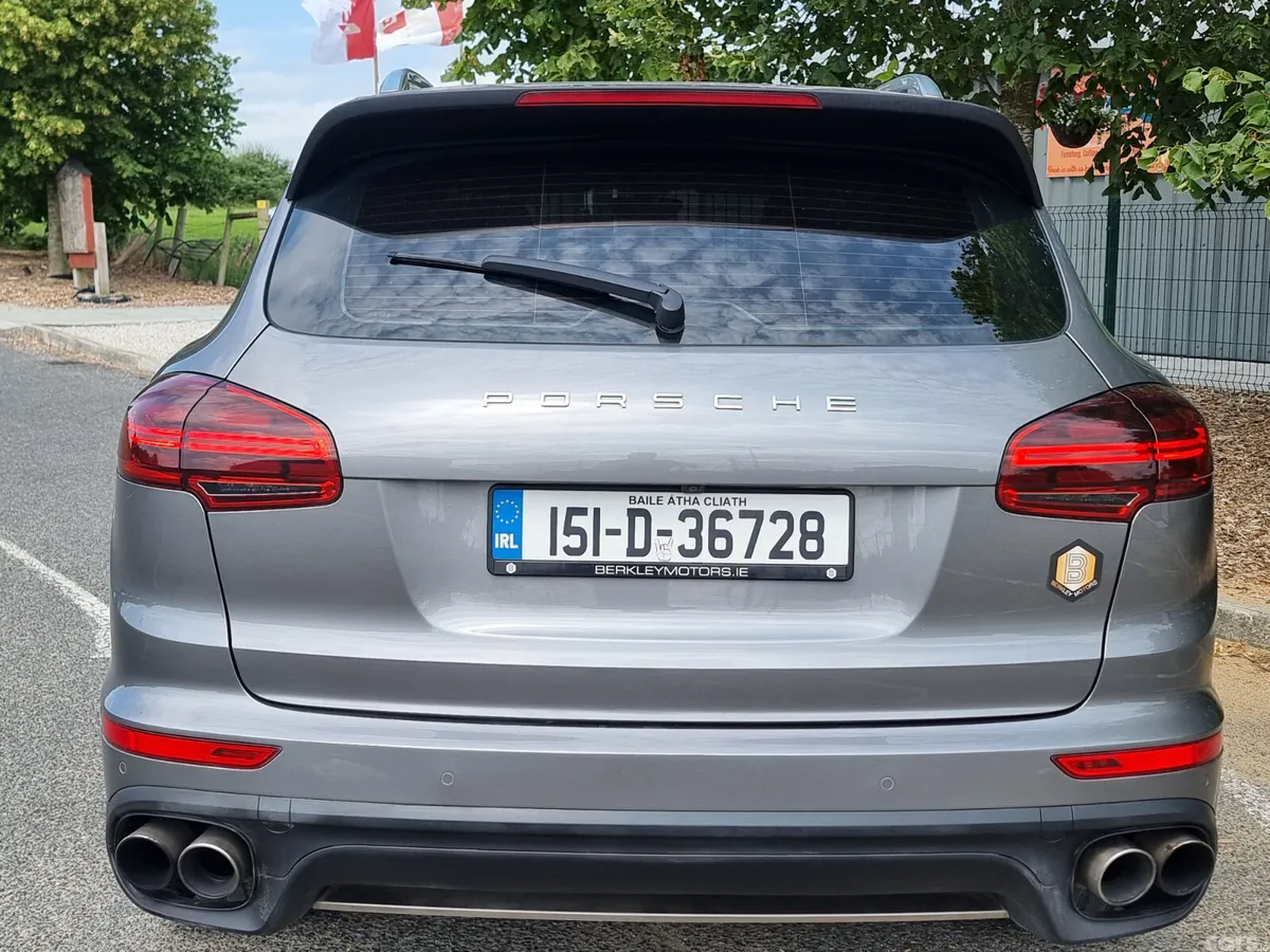 Porsche Cayenne SUV, Petrol Plug-in Hybrid, 2015, Grey