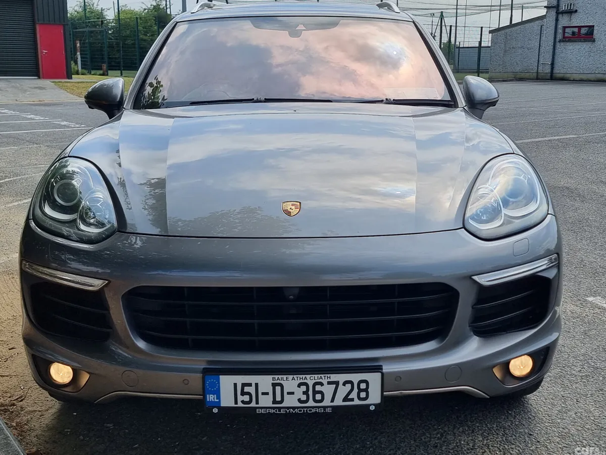 Porsche Cayenne SUV, Petrol Plug-in Hybrid, 2015, Grey