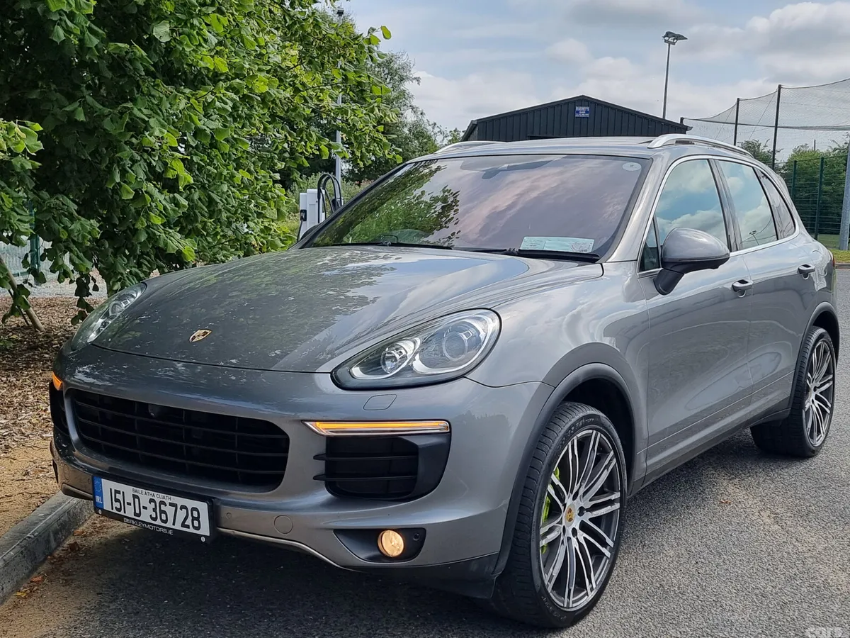 Porsche Cayenne SUV, Petrol Plug-in Hybrid, 2015, Grey