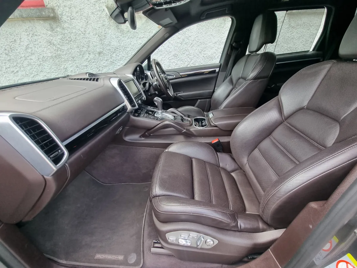 Porsche Cayenne SUV, Petrol Plug-in Hybrid, 2015, Grey