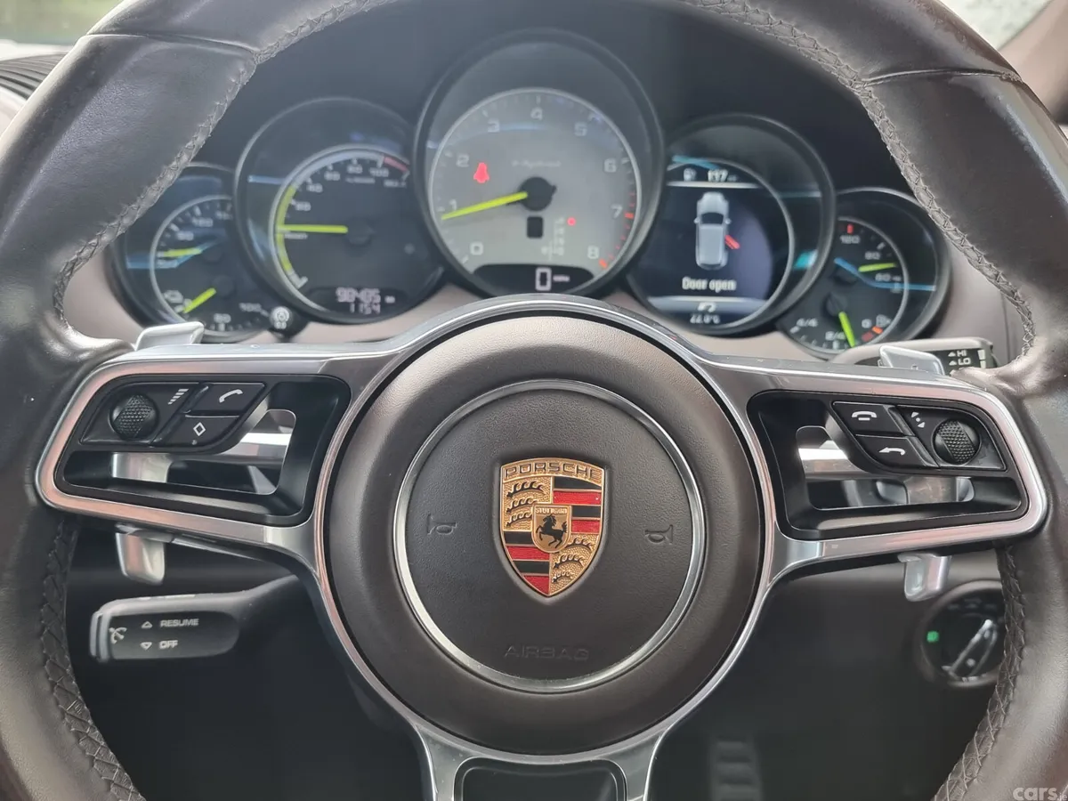Porsche Cayenne SUV, Petrol Plug-in Hybrid, 2015, Grey