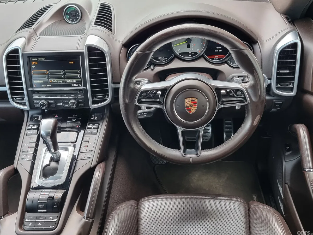Porsche Cayenne SUV, Petrol Plug-in Hybrid, 2015, Grey