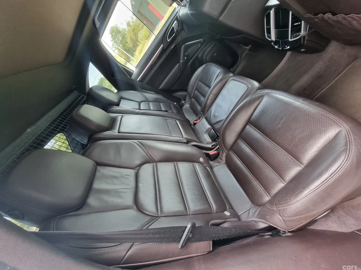 Porsche Cayenne SUV, Petrol Plug-in Hybrid, 2015, Grey
