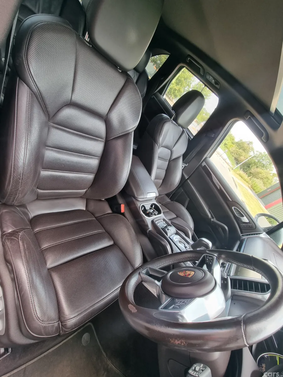 Porsche Cayenne SUV, Petrol Plug-in Hybrid, 2015, Grey
