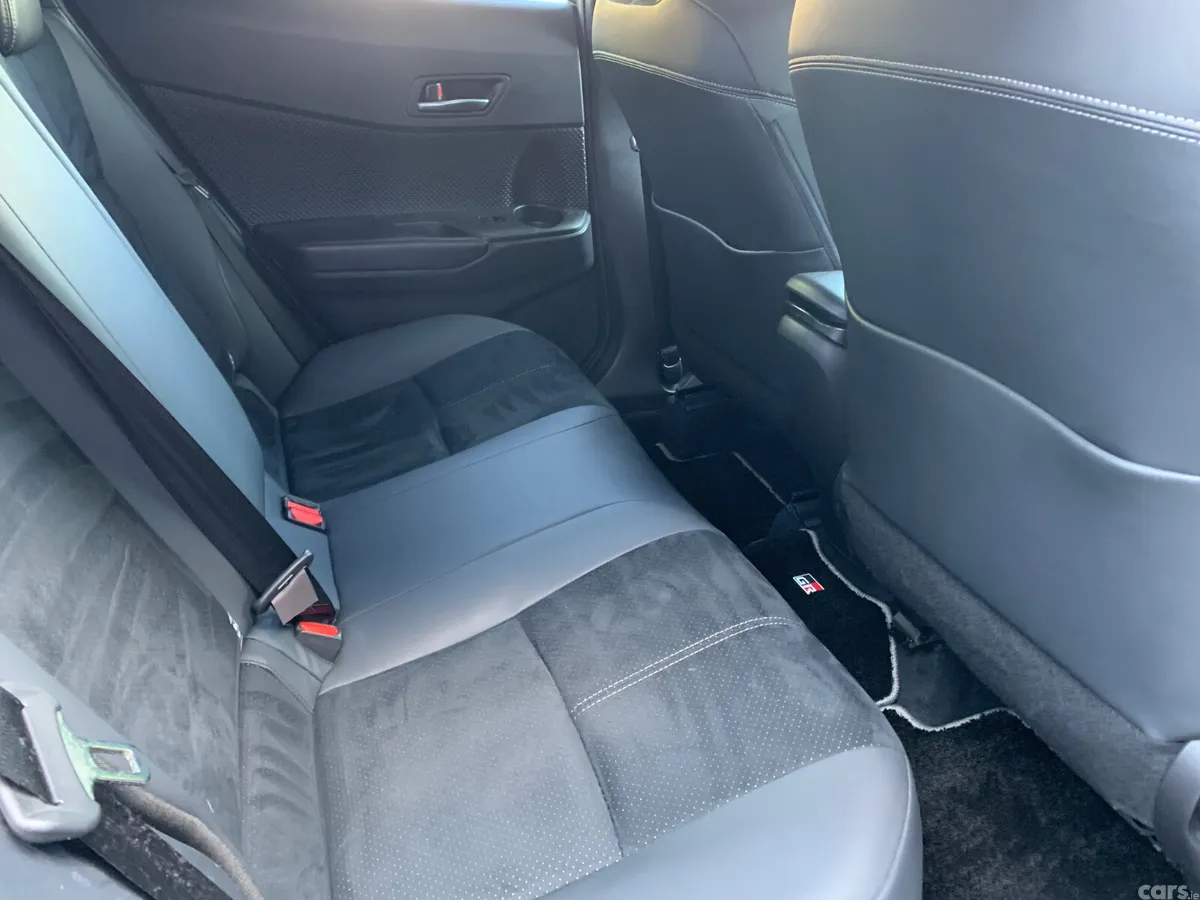 Toyota C-HR SUV, Petrol Hybrid, 2019, White