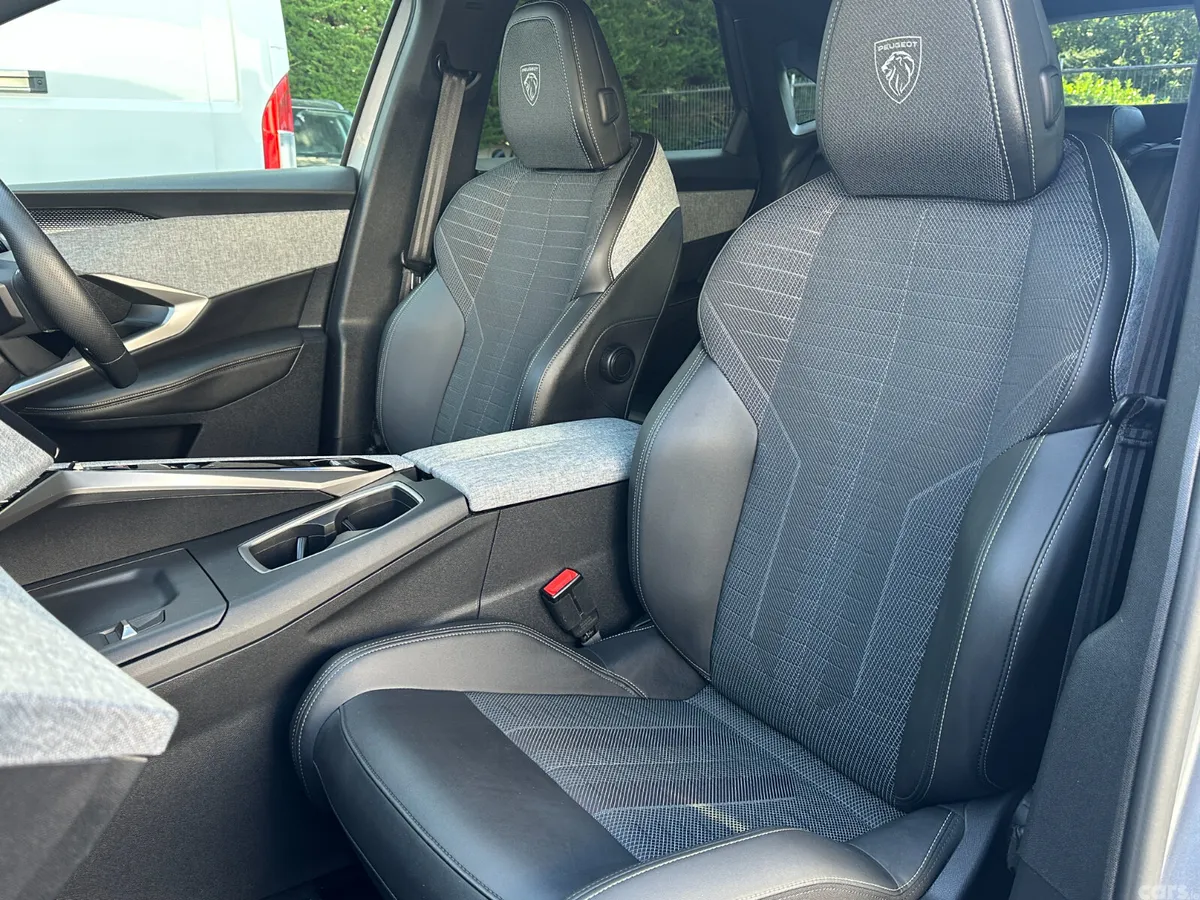 Peugeot 3008 MPV, Petrol Hybrid, 2025, Grey