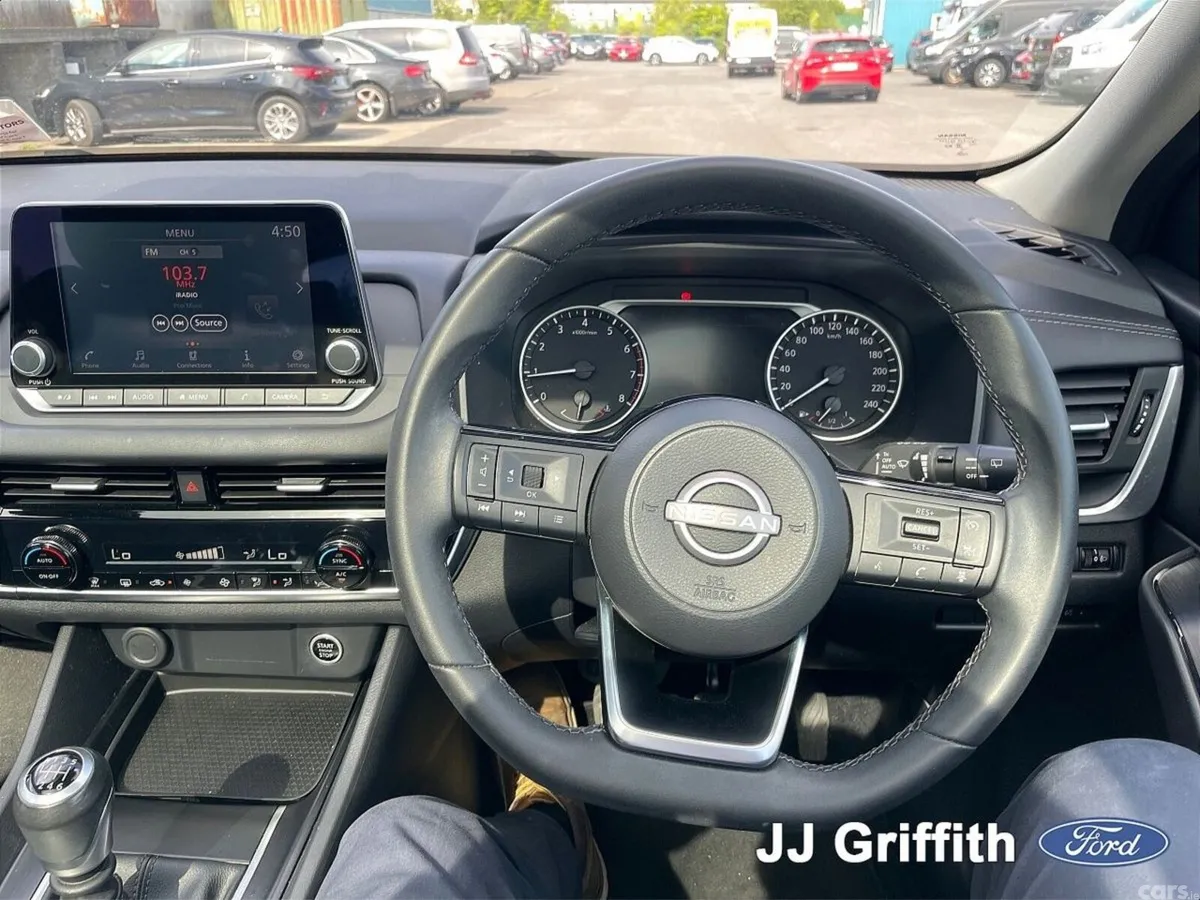 Nissan Qashqai MPV, Petrol, 2024, Red