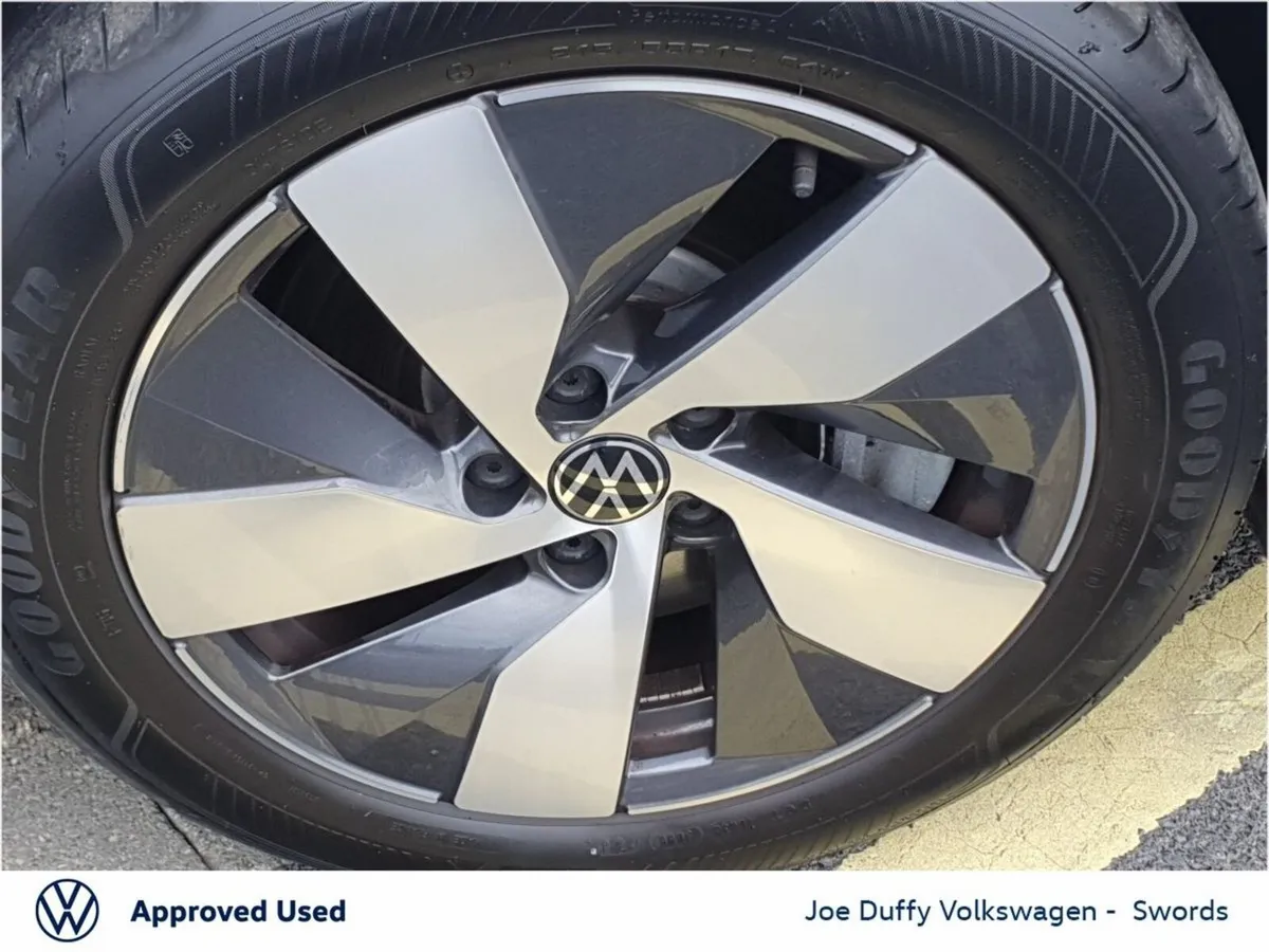 Volkswagen Passat Estate, Petrol Hybrid, 2025, White