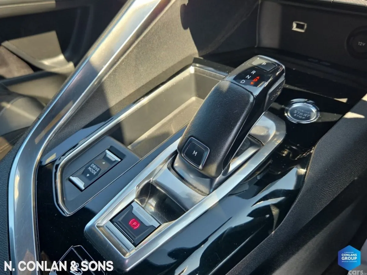 Peugeot 5008 MPV, Diesel, 2021, Black