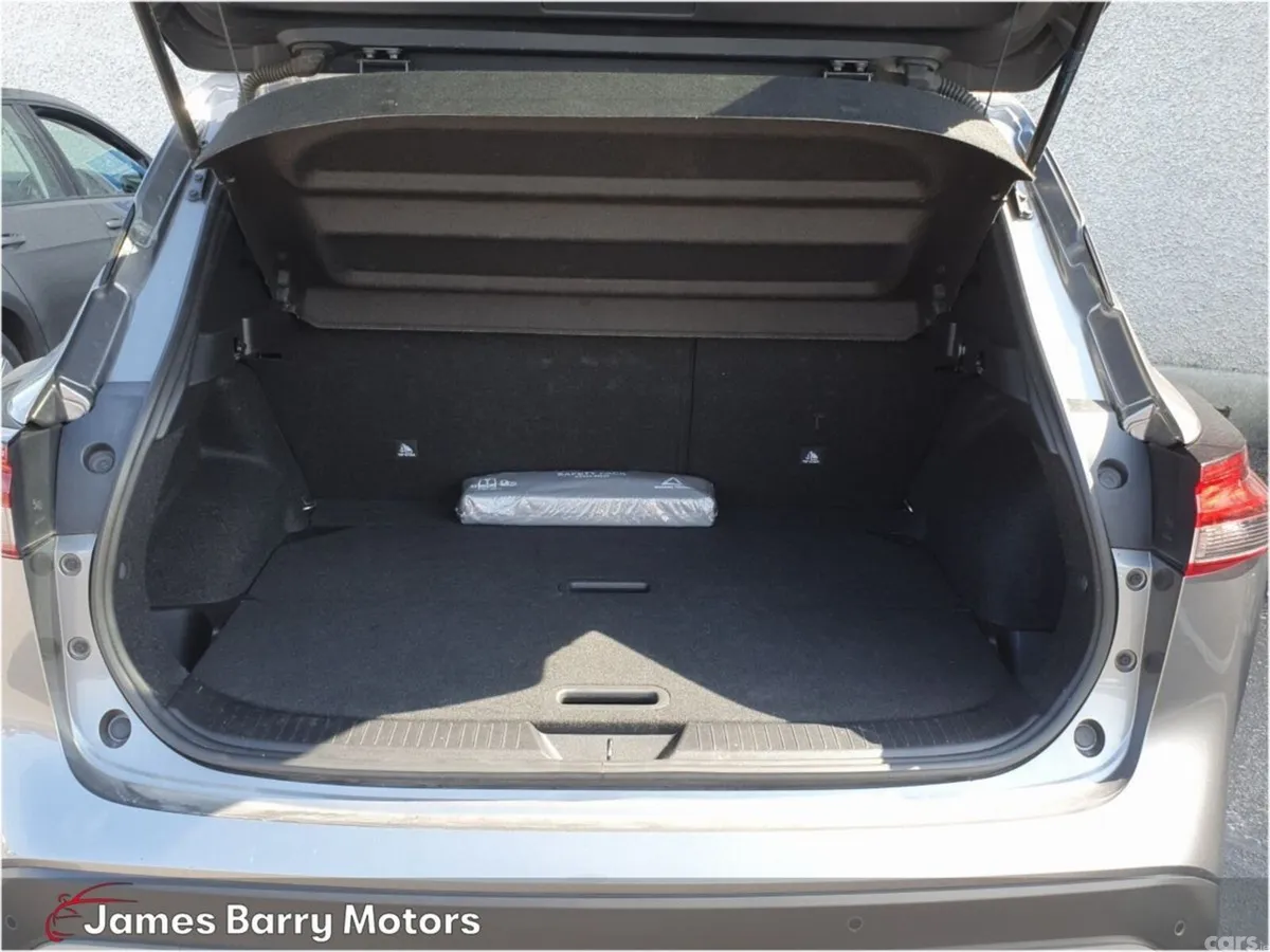 Nissan Qashqai MPV, Petrol, 2022, Grey