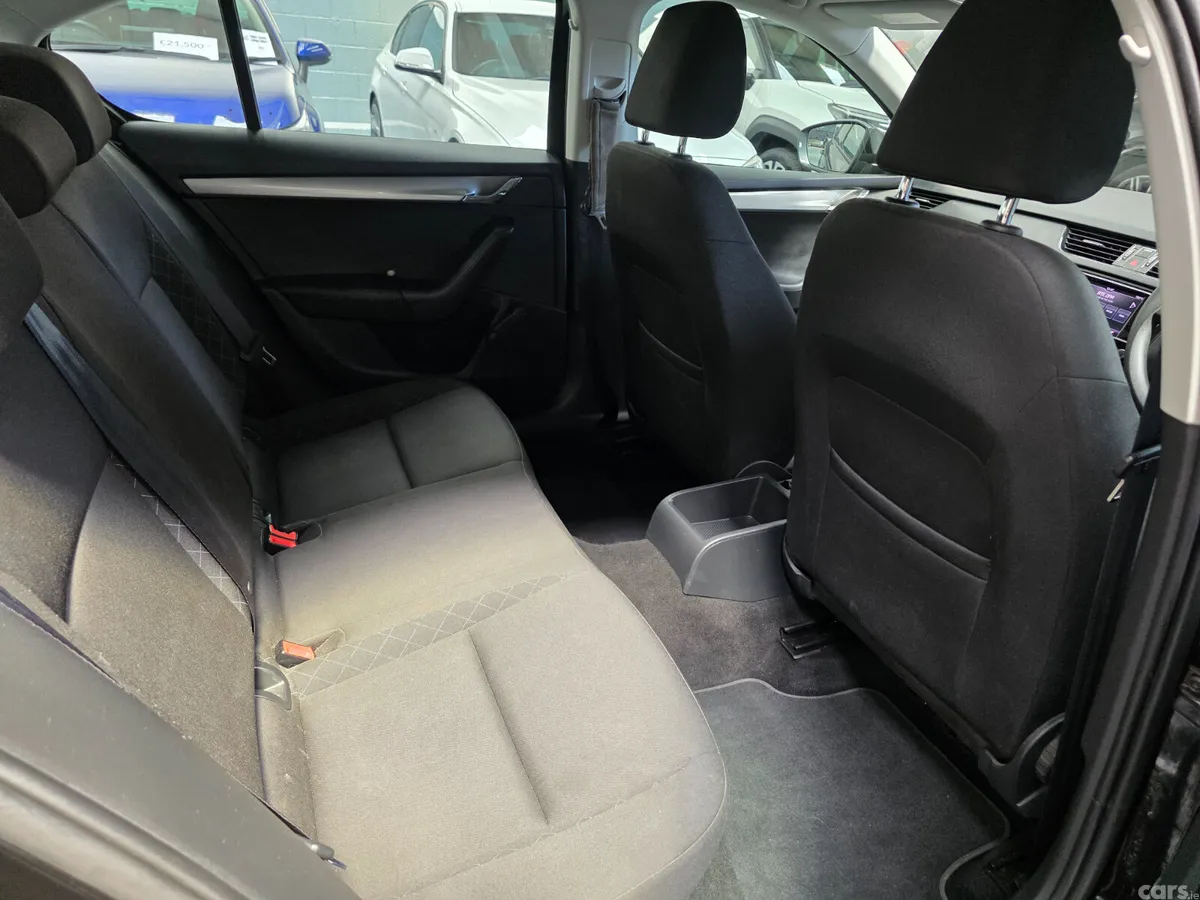 Skoda Octavia Saloon, Petrol, 2018, Black