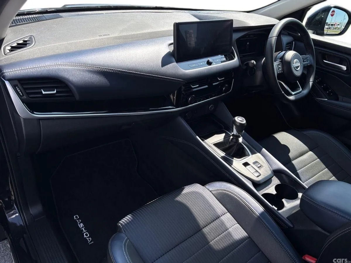 Nissan Qashqai MPV, Petrol, 2024, Black
