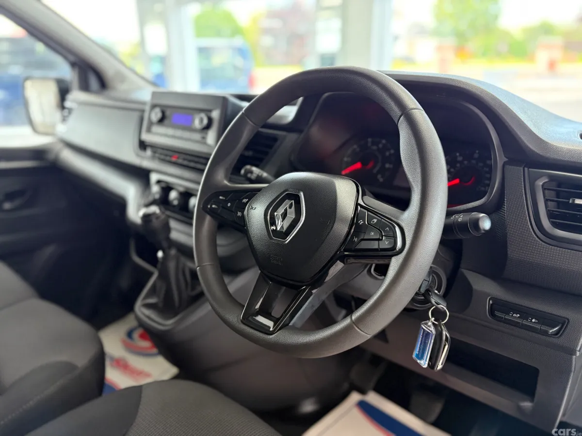 Renault Trafic MPV, Diesel, 2023, White
