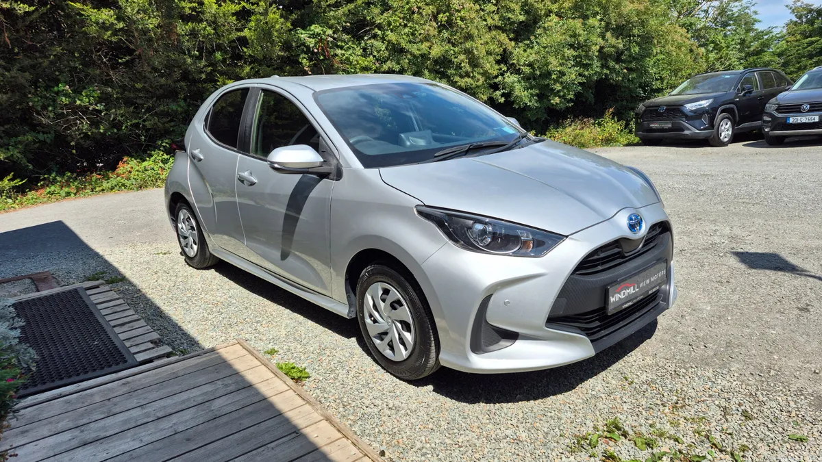 Toyota Yaris Hatchback, Petrol Hybrid, 2021, Silver