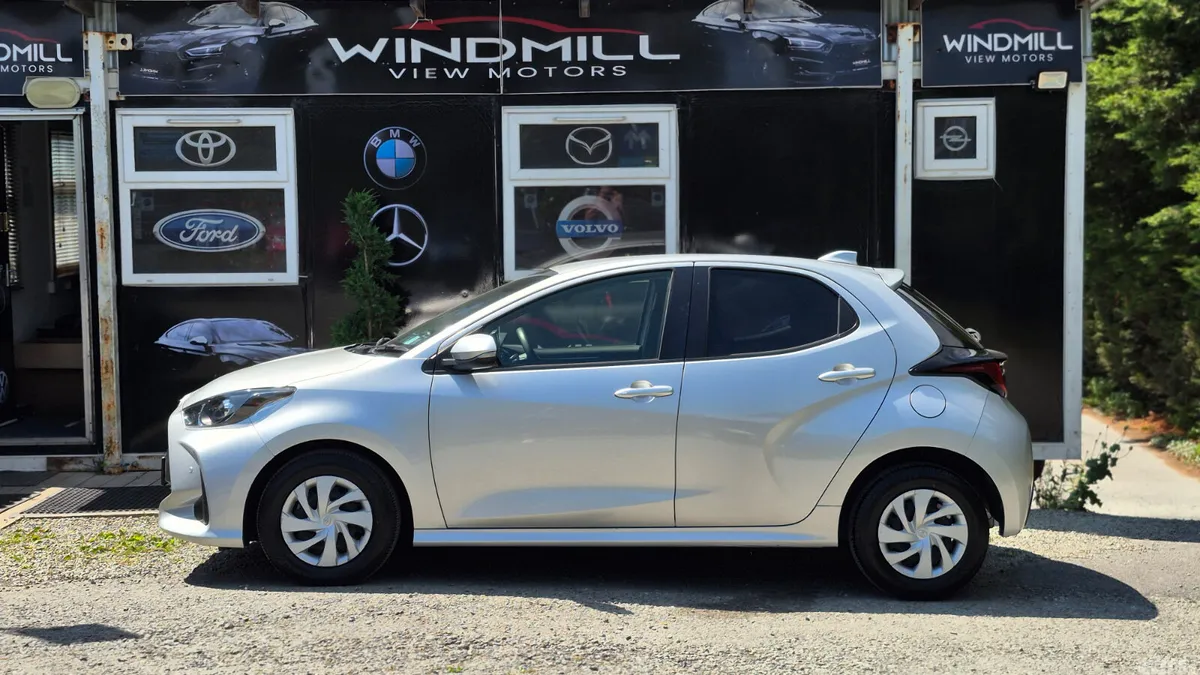 Toyota Yaris Hatchback, Petrol Hybrid, 2021, Silver