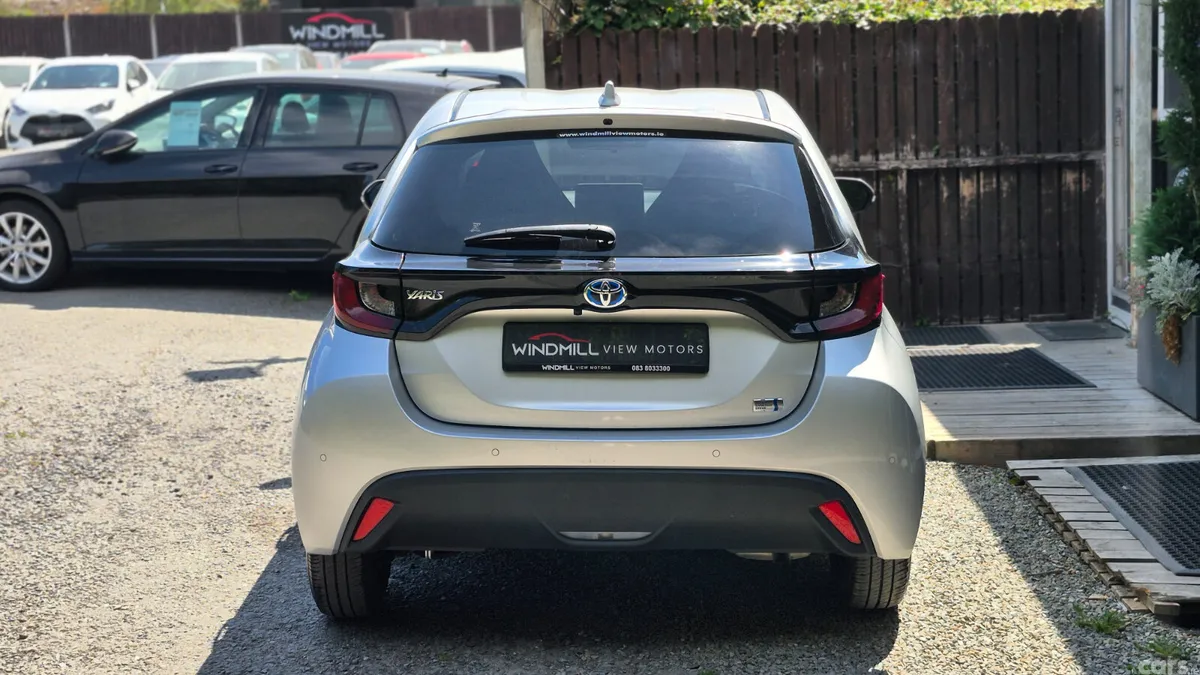 Toyota Yaris Hatchback, Petrol Hybrid, 2021, Silver